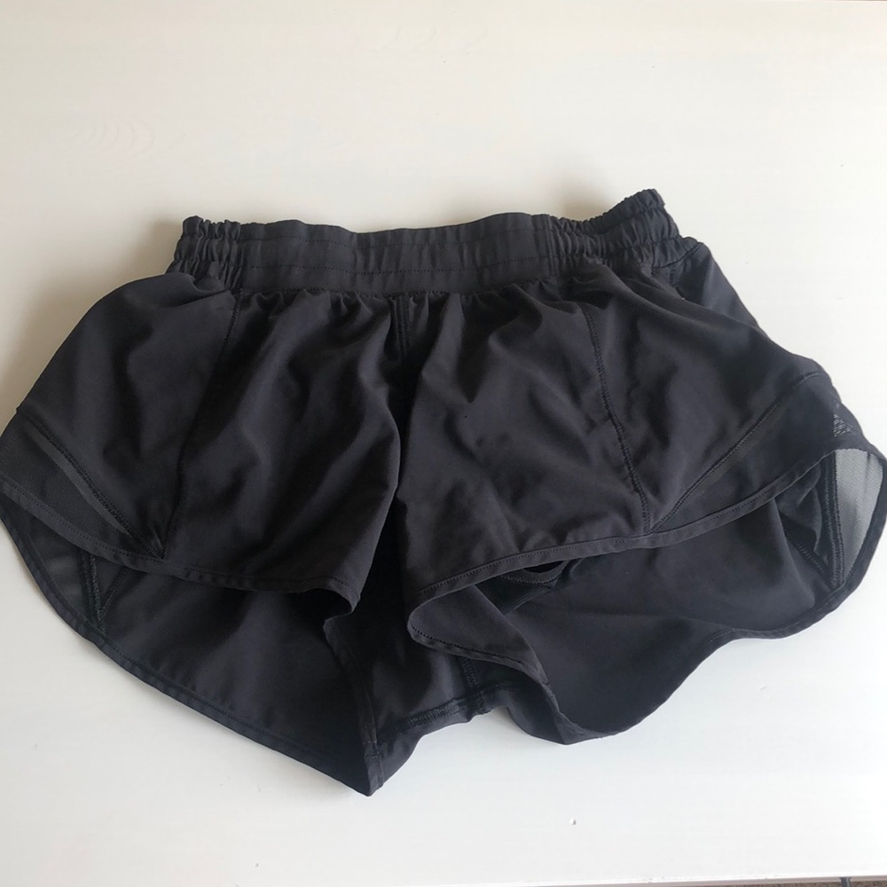 Lululemon Hotty Hot 2.5 Shorts - Size 4